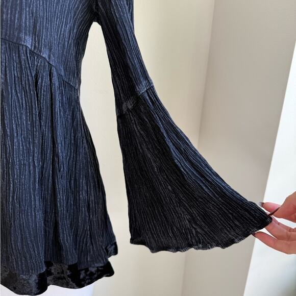 ANTHROPOLOGIE ERI + ALI BLACK FLOWY TOP VELVET TRIM BELL SLEEVES XS - Picture 7 of 9